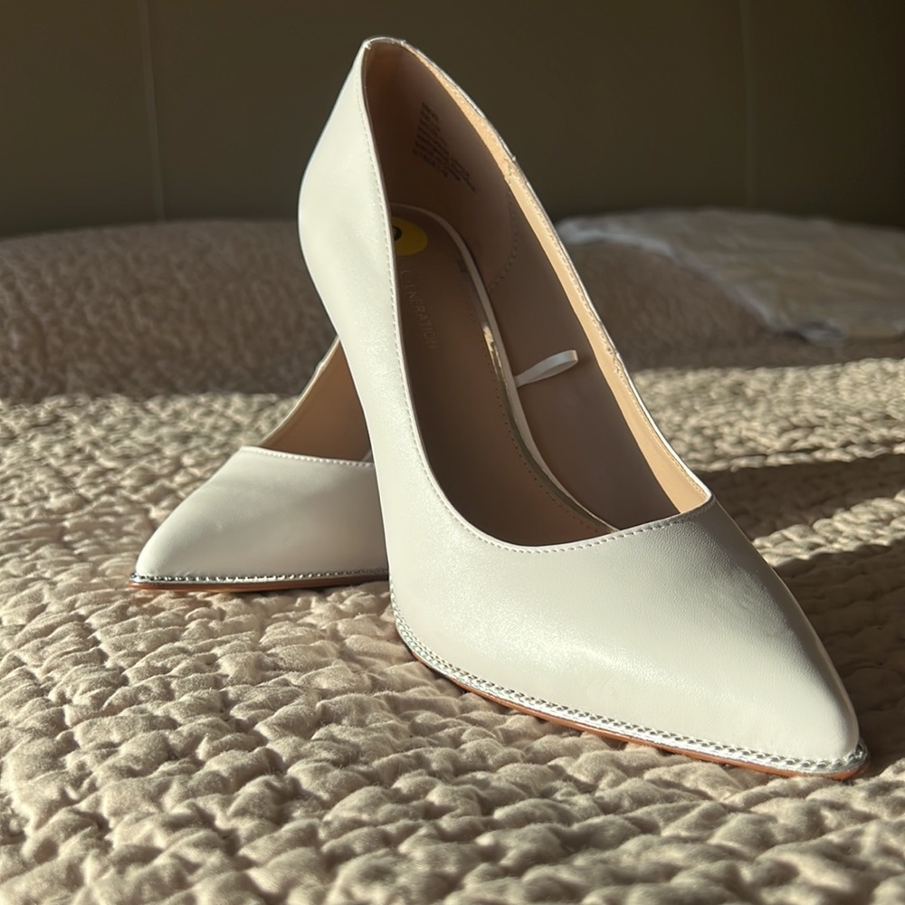 Bcbg white pump heels